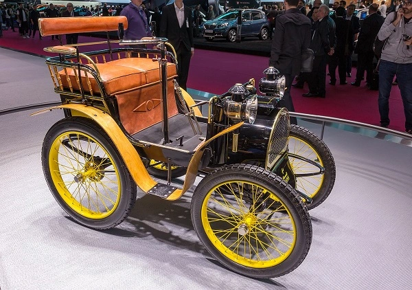 De eerste auto Renault Voiturette