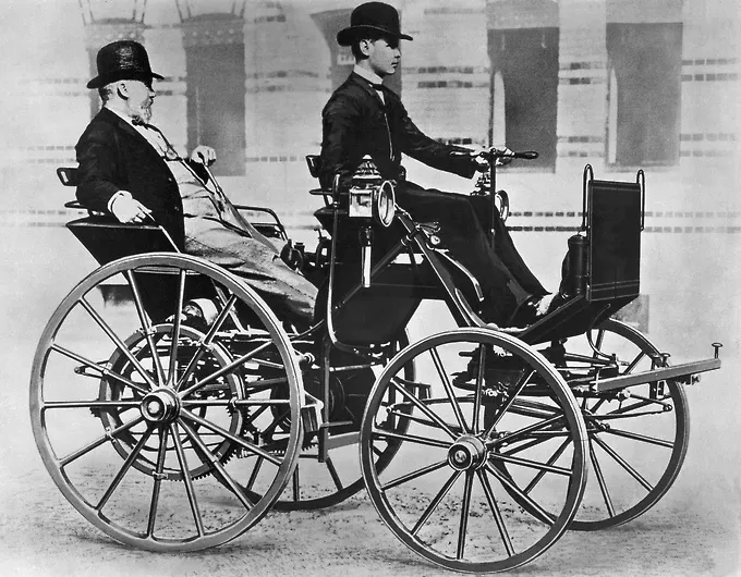Gottlieb Daimler en Wilhelm Maybach ontwierpen de Motorwagen in 1885