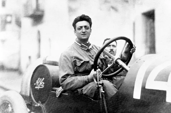 Enzo Ferrari raceportret 1918