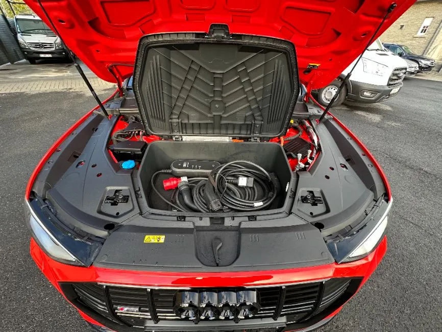 Audi e-tron S-Line Image 13