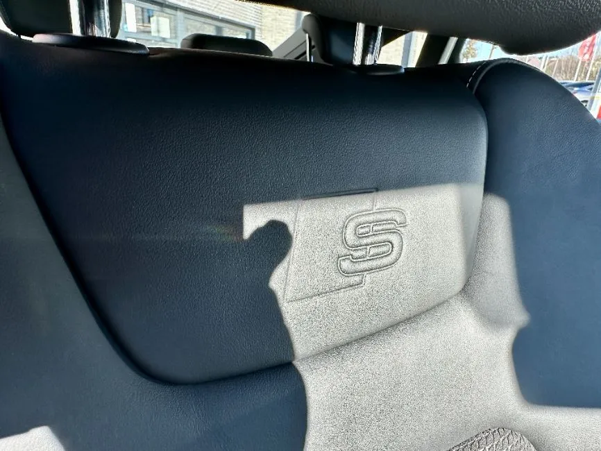 Audi e-tron S-Line Image 13