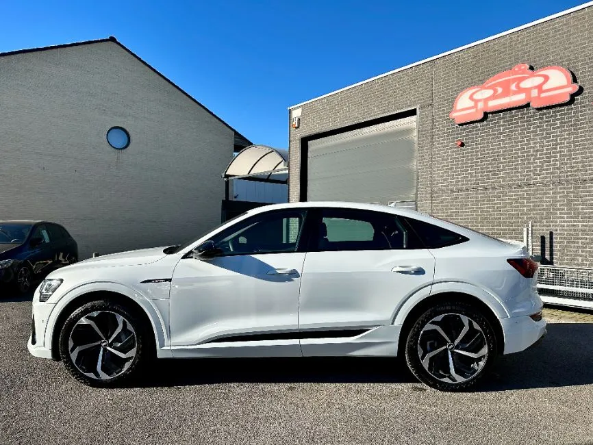 Audi e-tron S-Line Image 4