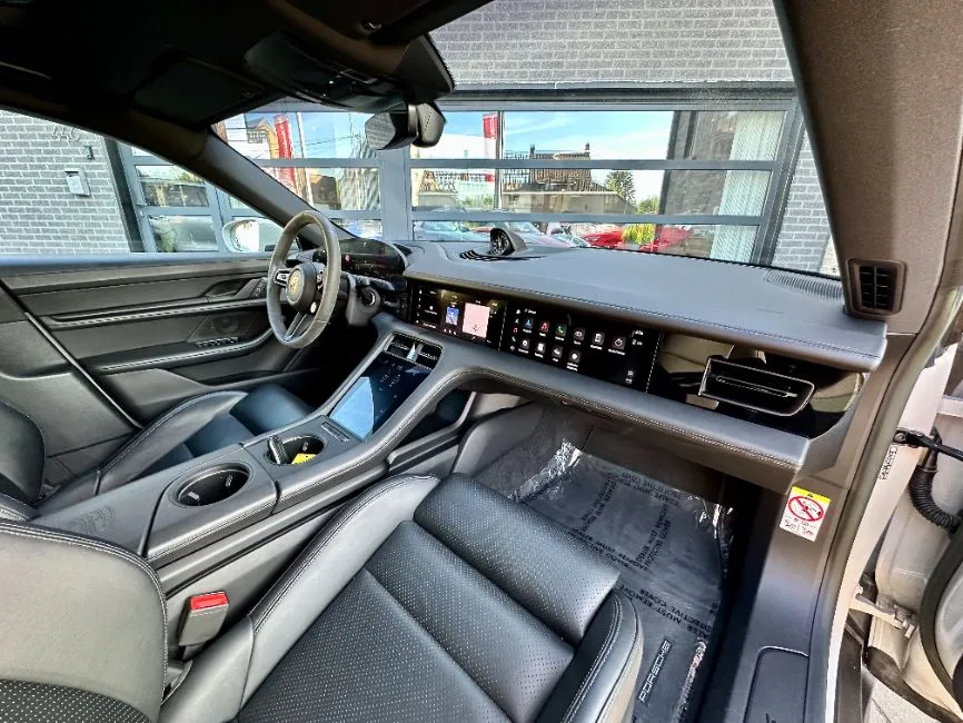 Porsche Taycan 4 Cross Turismo FULL OPTION !! Image 9