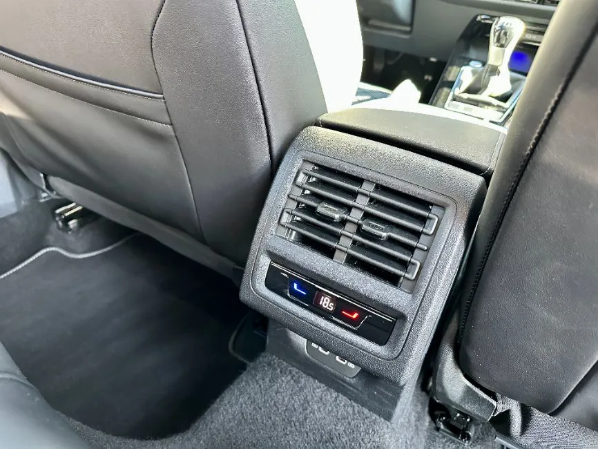 Volkswagen Golf VIII R-Line 1.5 TSi Image 13