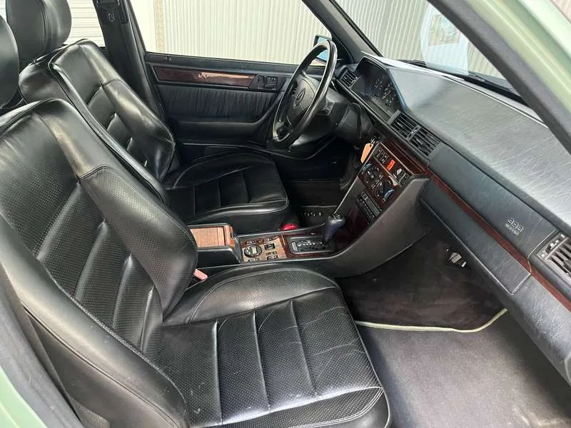 Mercedes-Benz E 500 Oldtimer Image 5