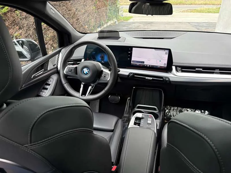 BMW 225 Hybrid,M-Sportpack,Panodak,Leder,360 Camera,Sound Image 1