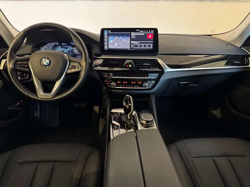BMW 530 e Touring -Facelift- Act.Cruise/Trekhk/Zetelverw./ Image 9