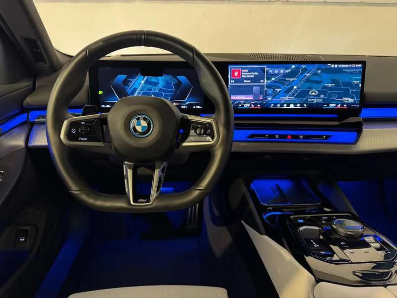 BMW i5 eDrive40 Touring - M Sport/HeadUp/Trekh/DrivAss+/ Image 10