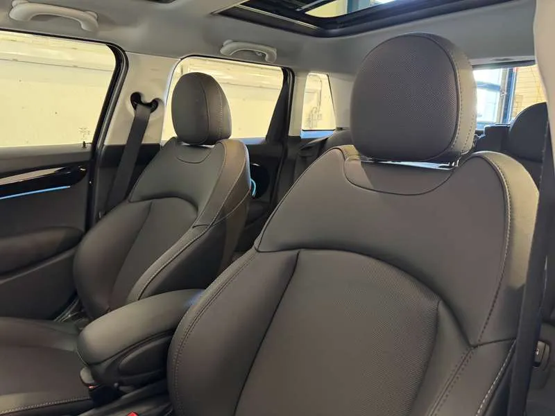 MINI Cooper S 5-Doors - Pano/DrivAss/CarPlay/Nav/Keyless/Cam/... Image 12