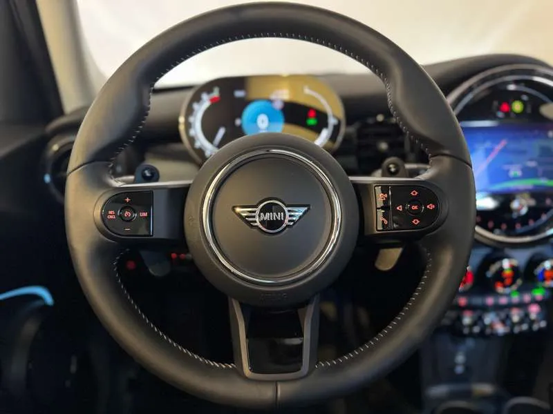 MINI Cooper S 5-Doors - Pano/DrivAss/CarPlay/Nav/Keyless/Cam/... Image 16