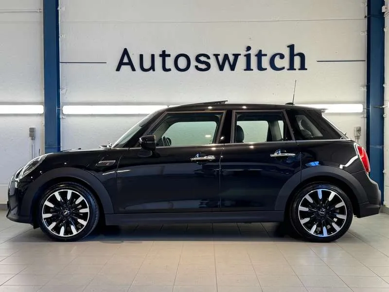 MINI Cooper S 5-Doors - Pano/DrivAss/CarPlay/Nav/Keyless/Cam/... Image 3