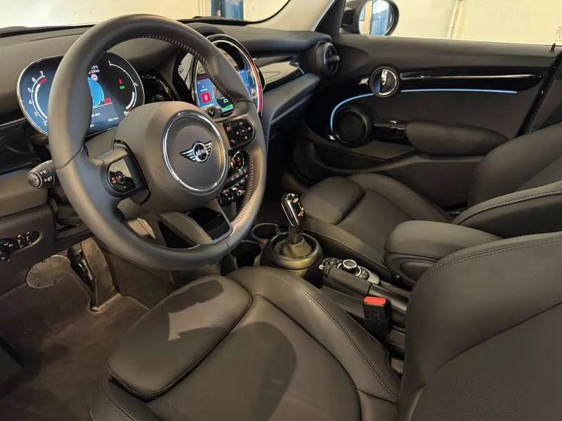 MINI Cooper S 5-Doors - Pano/DrivAss/CarPlay/Nav/Keyless/Cam/... Image 8
