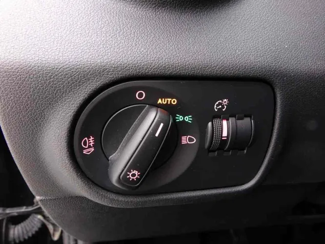 Audi A1 1.0 TFSi 95 Sportback Sport + Xenon + Connectivity Image 9