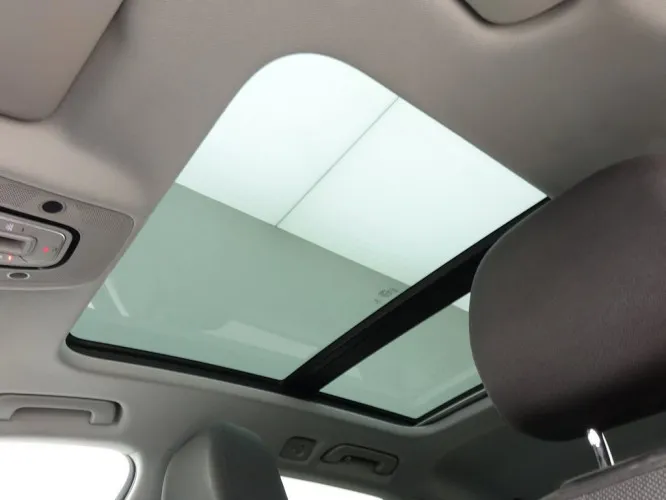 Audi A4 2.0 TDi Ultra 150 Avant S-Line + GPS Plus + LED Lights Image 9