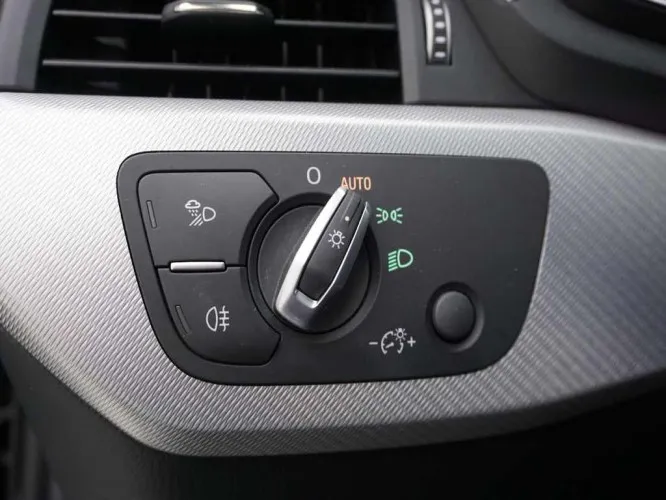 Audi A4 35 TFSi 150 S-Tronic Avant S-Line Facelift + GPS Virtual Cockpit + LED Lights Image 10