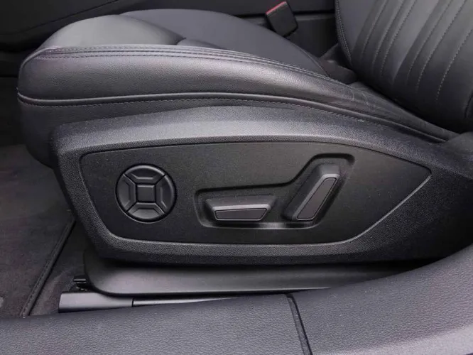 Audi A6 40 TDi 204 S-Tronic Avant Design + GPS Plus + Leder/Cuir + LED Lights Image 9