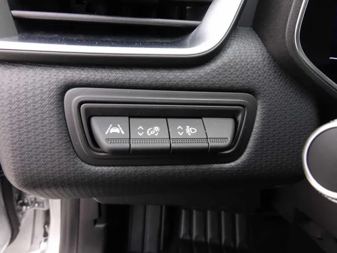 Renault Clio 1.6i E-TECH Hybrid 140 ZEN + Carplay Image 9
