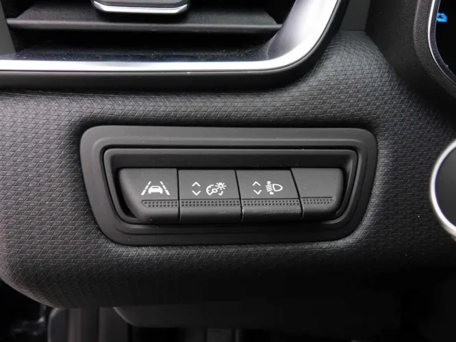 Renault Clio 1.6 E-Tech HEV 140 Look + Carplay + Virtual + LED Lights + Camera Image 9