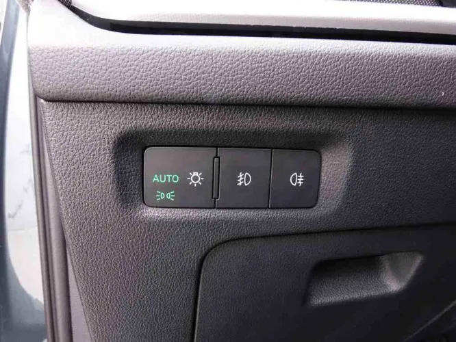 Skoda Octavia 2.0 TDi 150 DSG Combi Style New Model + GPS Colombus + LED Lights + Kessy Image 9
