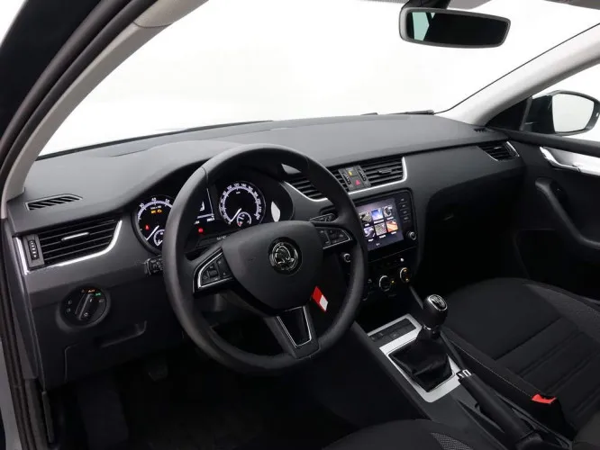 Skoda Octavia 1.5 TSi 150 Combi Ambition + GPS + LED Lights Image 9