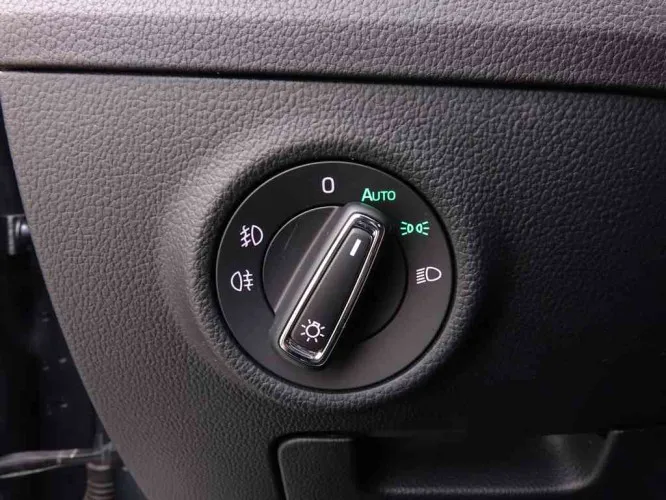 Skoda Superb 1.6 TDi Combi + GPS + Winter Pack Image 10