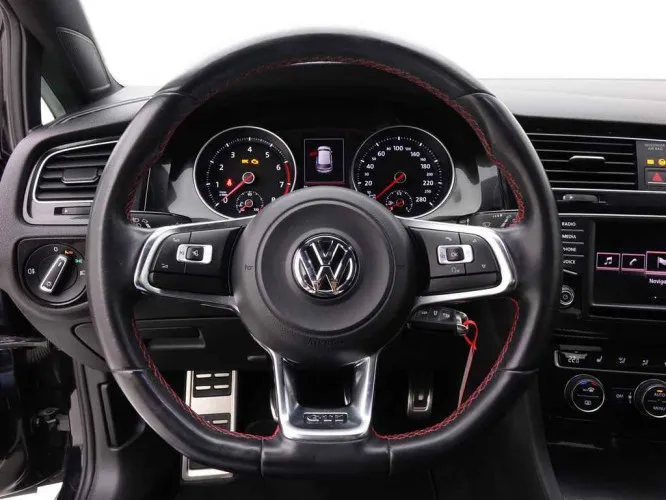 Volkswagen Golf GTi 2.0 TSI 220 + GPS + Xenon + Alu18 Austin Image 10