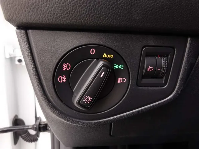 Volkswagen Polo 1.6 TDi 95 Highline + GPS + Alu17 Pamplona + Winter pack Image 9