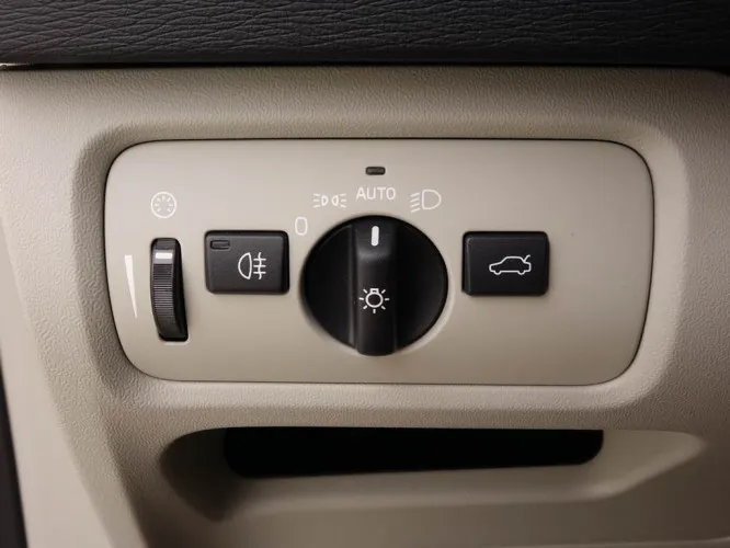 Volvo V40 Cross Country 2.0 D2 120 Cross Country Nordic Style + GPS + LED Lights Image 9