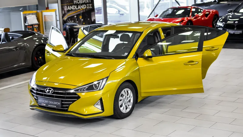 Hyundai Elantra VI 2.0 Automatic Image 1