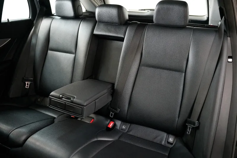 Mercedes-Benz E 200 T-modell Image 9