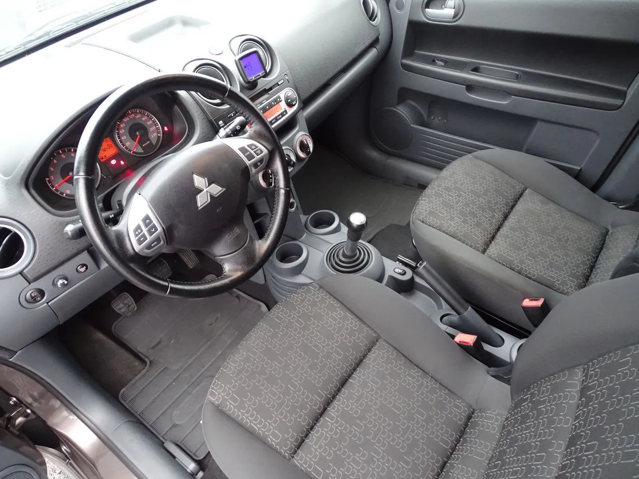 Mitsubishi Colt 1.3 Sitzheizung...  Image 9