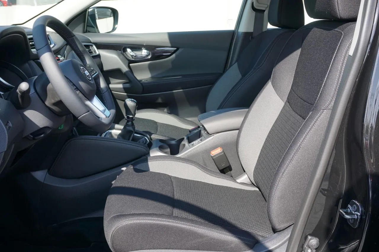 Nissan Qashqai 1.3 DIG-T...  Image 9