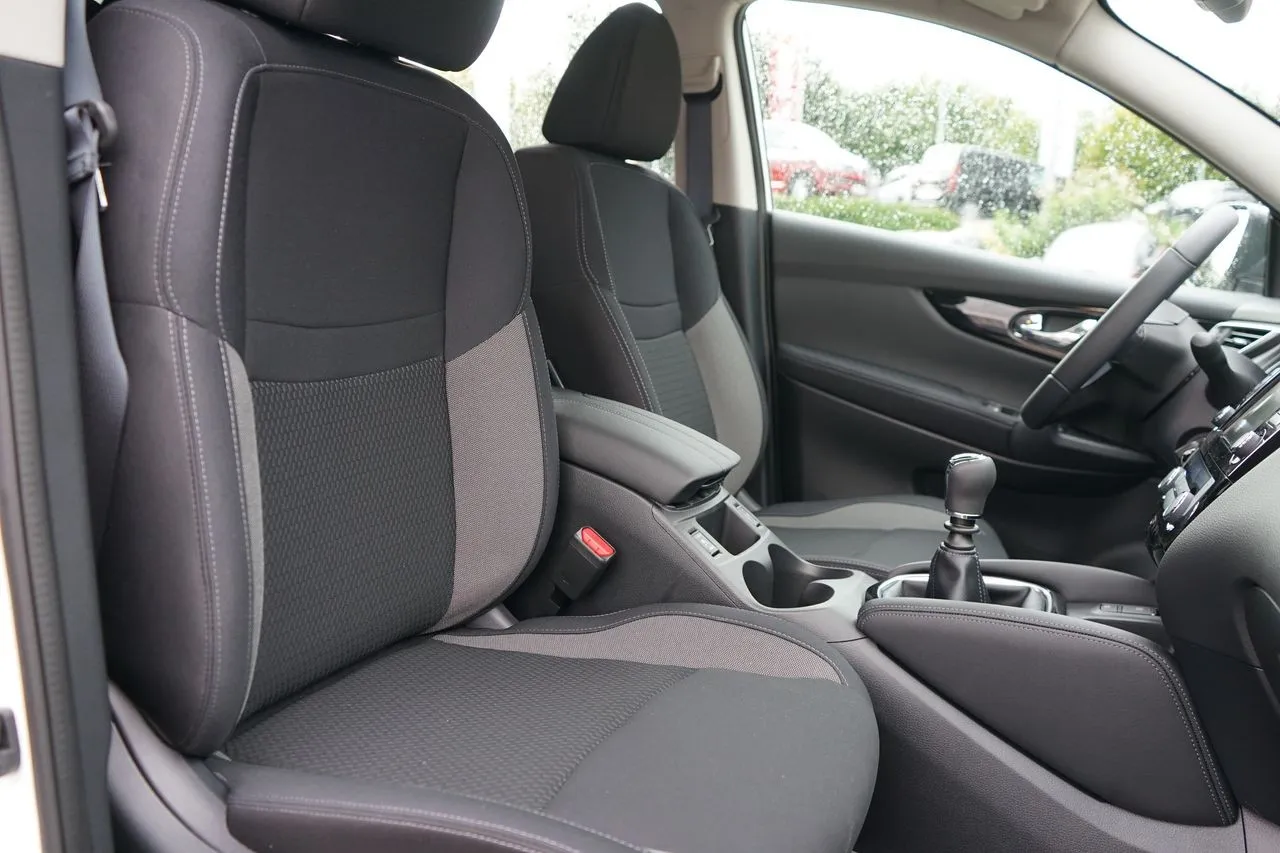Nissan Qashqai 1.3 DIG-T...  Image 9