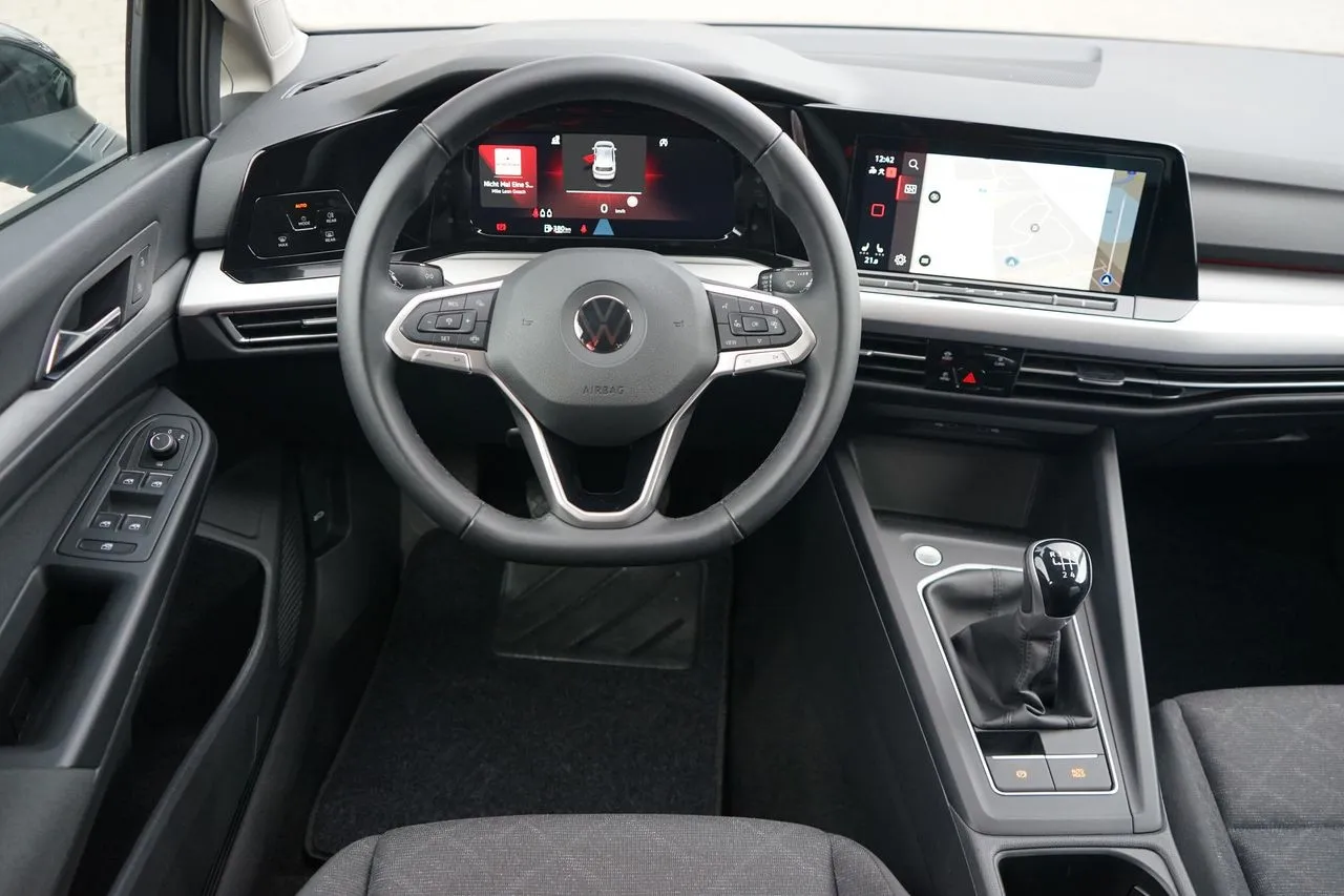 Volkswagen Golf VIII 1.5 TSI Life Navi...  Image 9