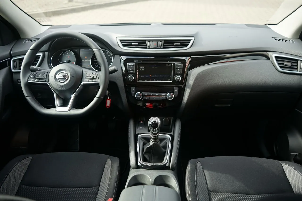 Nissan Qashqai 1.3 DIG-T...  Image 9