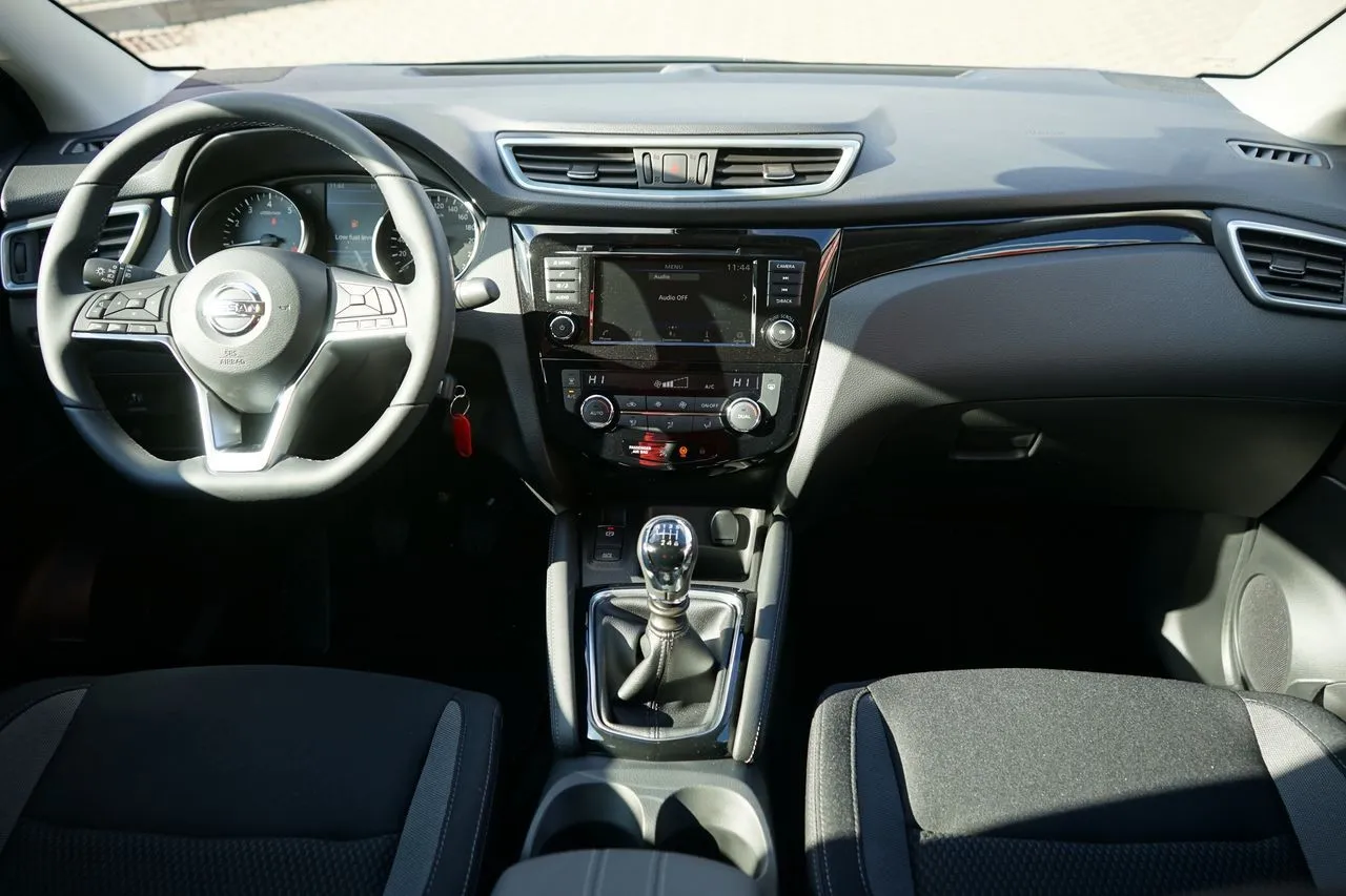 Nissan Qashqai 1.3 DIG-T...  Image 9