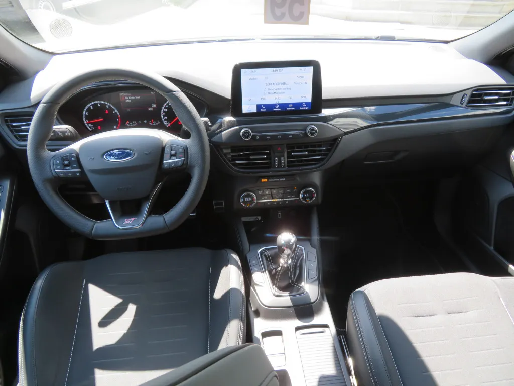 Ford Focus TURNIER 2,3 ST*PERFORMANCE*NAVI*IACC* Image 9