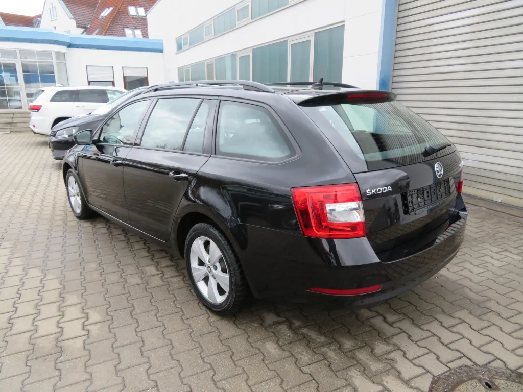 Skoda Octavia COMBI 1.4 TSI AMBITION*NAVI*PDC* Image 9
