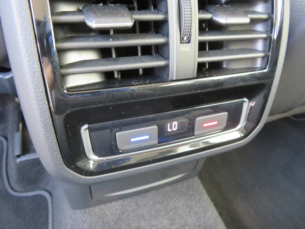 Volkswagen Passat VARIANT 1.5 TSI DSG ELEGANCE FACELIFT*NAVI PRO Image 10