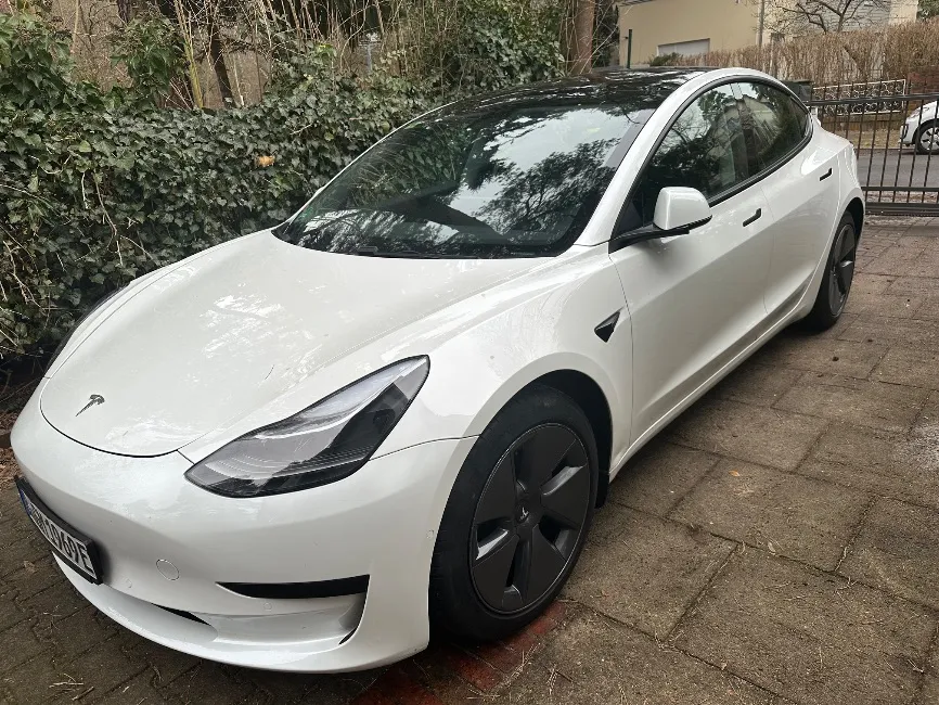 Tesla Model 3  Image 5