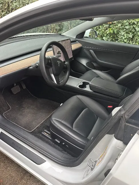 Tesla Model 3  Image 8