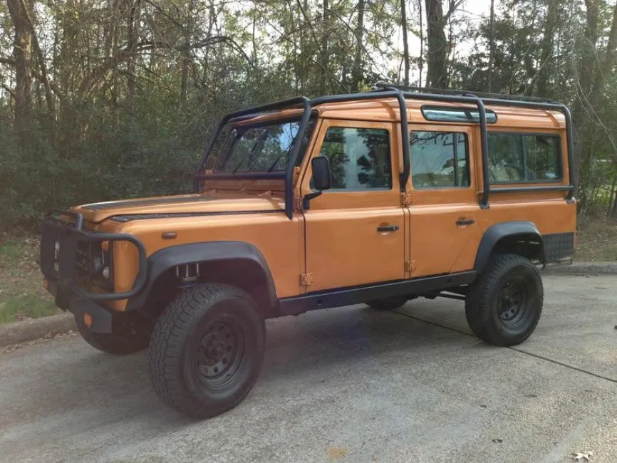 Land Rover Defender  Image 5