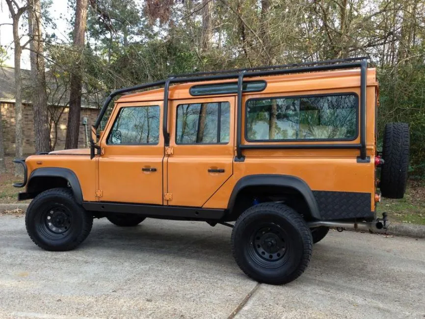 Land Rover Defender  Image 7
