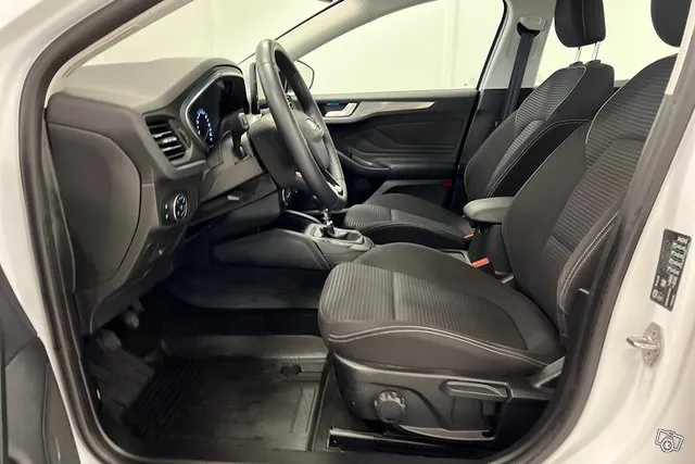 Ford Focus 1,0 EcoBoost 125hv M6 Titanium * Navi / Mukautuva vakkari * Image 9
