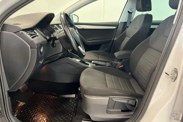 Skoda Octavia 1,8 TSI 4x4 Style DSG Autom. *Xenon / Vetokoukku* Image 9