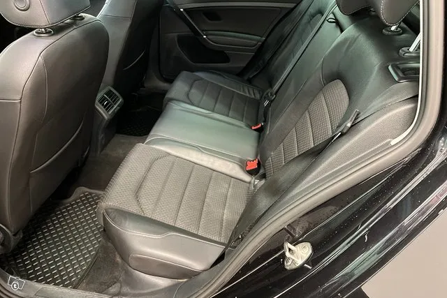 Volkswagen Golf Variant Highline 1,4 TGI 81 kW (110 hv) BLUEMOTION DSG-automaatti *Kaasu/Bensiini-käyttö / Lasikatto / Puolinahkaverhoilu / Adaptiivinen Cruise / Pysäköintitutkat* - Autohuumakorko 1,99%+kulut - Image 9