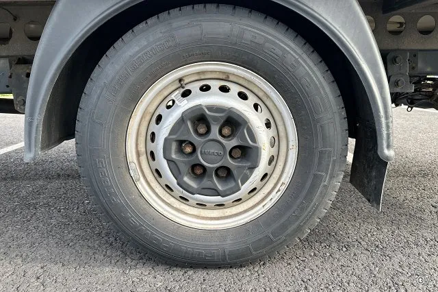 Iveco Daily Daily 35-130 Erillinen kuormatila 2287cm3 A * ALV | B-Kortillinen | Webasto | Takalaitanostin* * Image 9