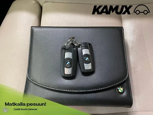 BMW X1 A E84 SAV / Juuri tullut / Panoraama / Prof.navi / Comfort access / Sähköpenkit / Nahkasisusta / Image 9