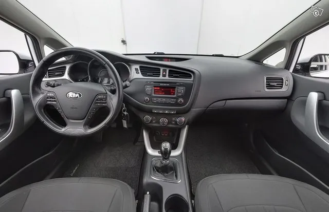 KIA Ceed 1,6 ISG EX 5D EcoDynamics - Lohkolämmitin & sisäp. / Vakkari / Bluetooth Image 9