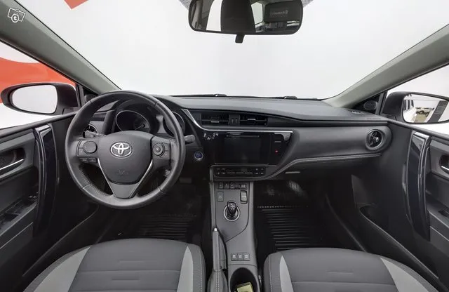 Toyota Auris Touring Sports 1,8 Hybrid Active - / Navi / Kamera / Merkki huoltokirja / Led-valot / Image 9